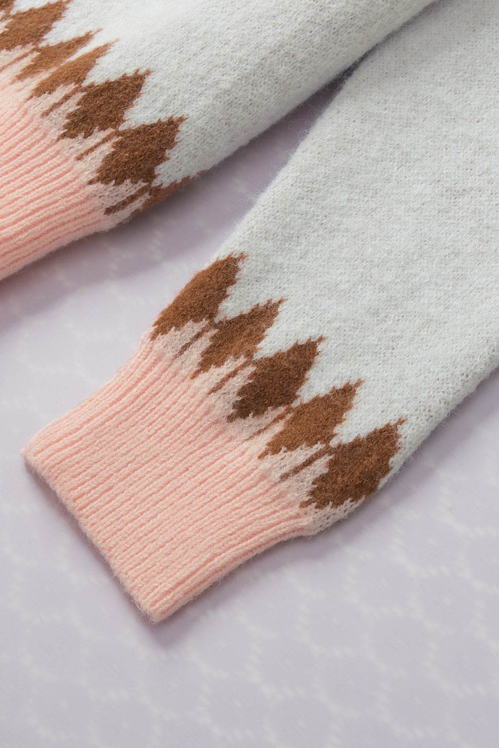 Geometric Contrast Round Neck Long Sleeve Sweater for a perfect OOTD – dress to impress outfits from Amexza