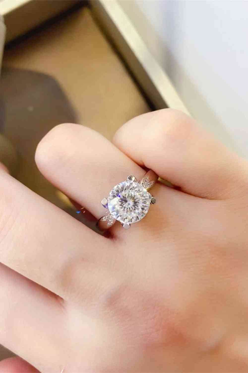 2 Carat Moissanite 925 Sterling Silver Ring for a perfect OOTD – dress to impress outfits from Amexza