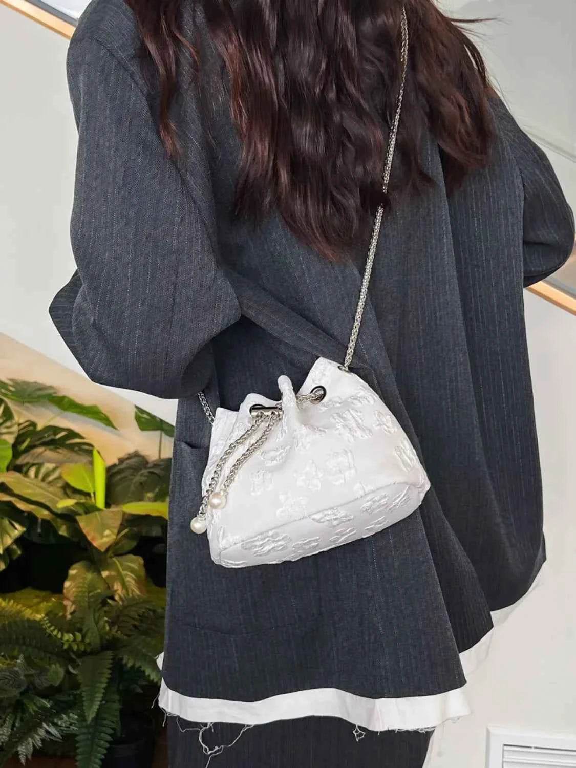 Flower Chain Bucket Bag White One Size for a perfect OOTD – dress to impress outfits from Amexza