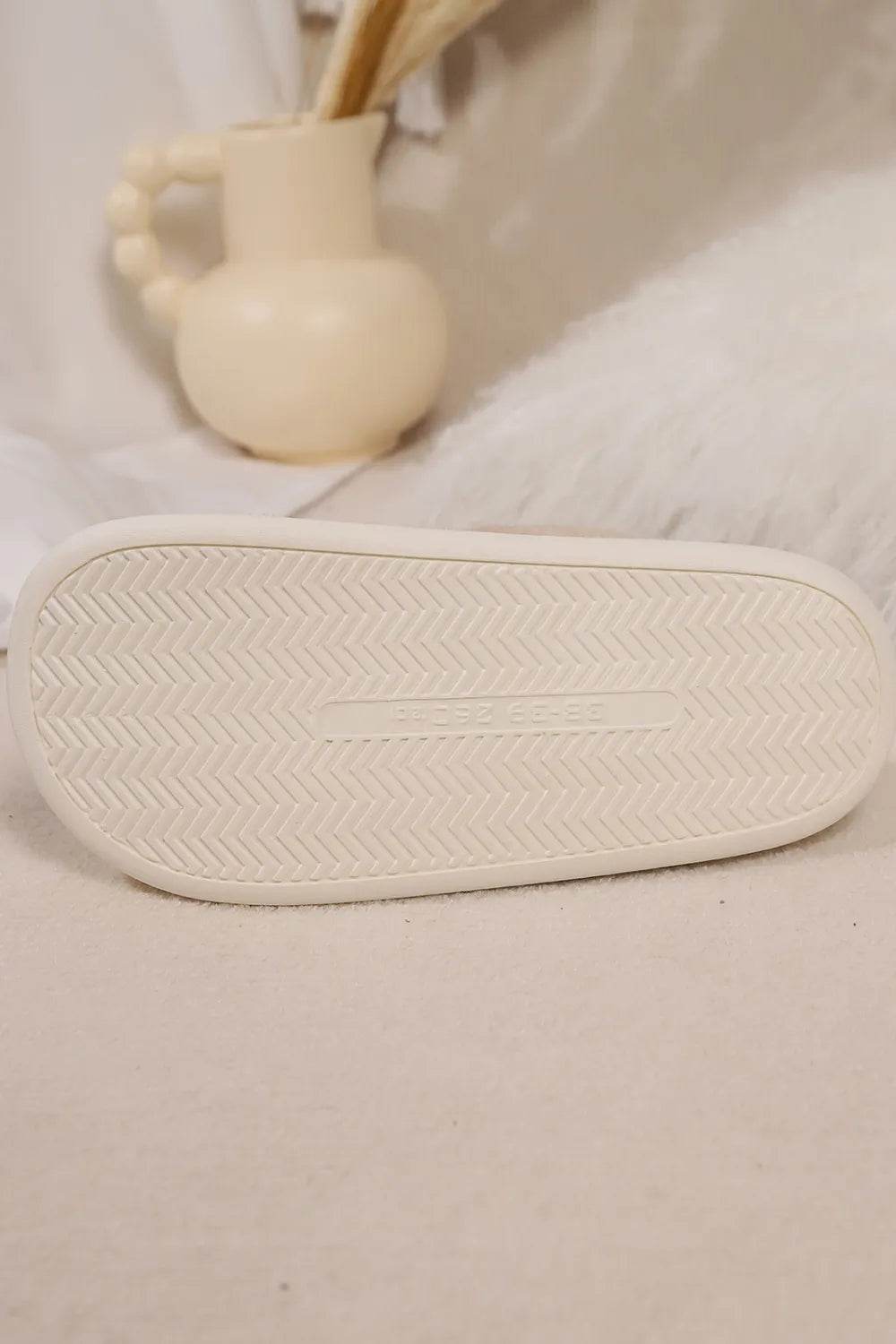 Elk Furry PVC Flat Slippers for a perfect OOTD – dress to impress outfits from Amexza