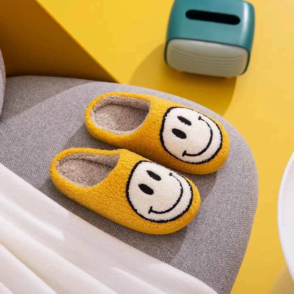 Melody Smiley Face Slippers for a perfect OOTD – dress to impress outfits from Amexza