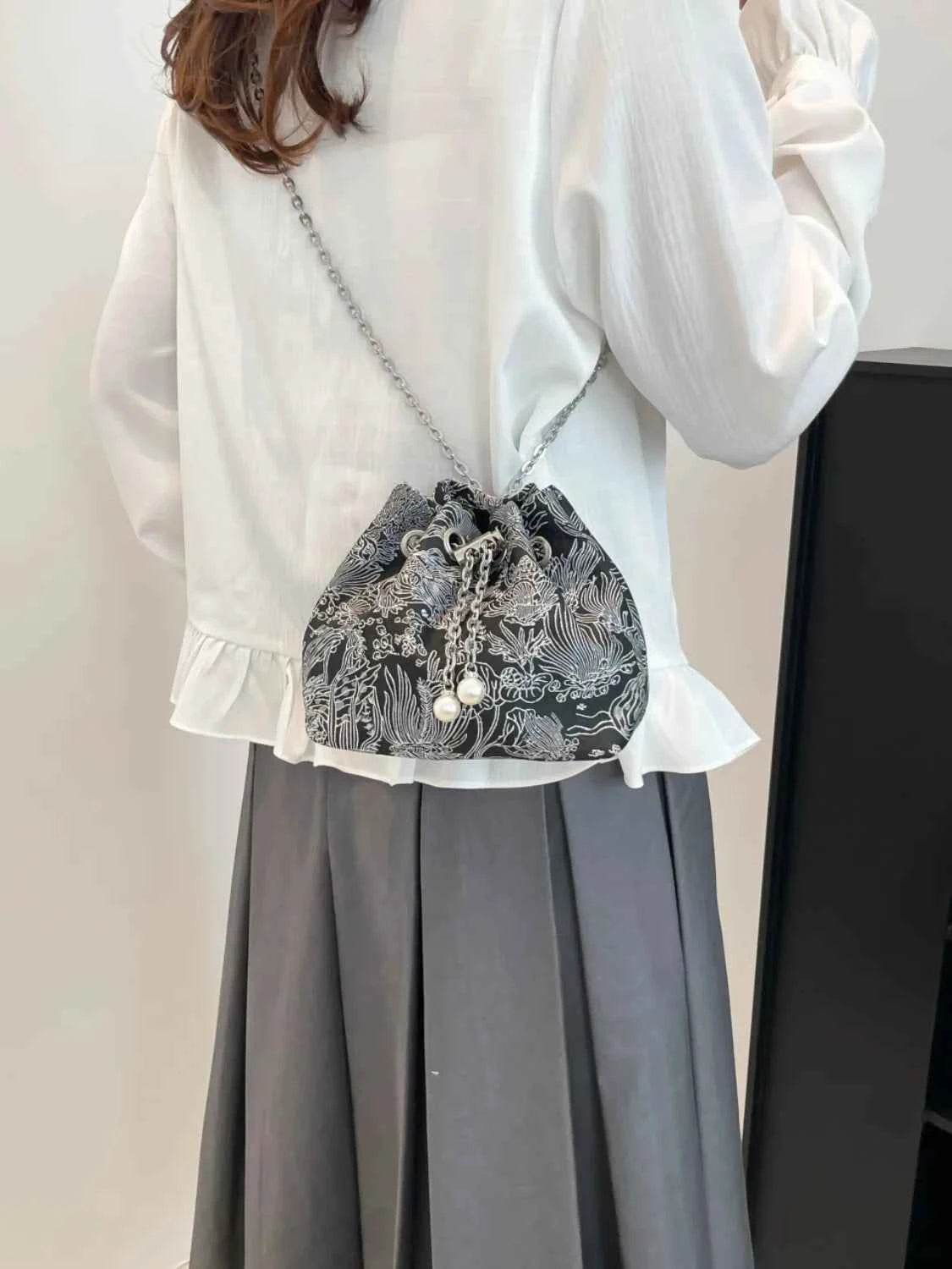 Chain Strap Bucket Bag Black One Size for a perfect OOTD – dress to impress outfits from Amexza