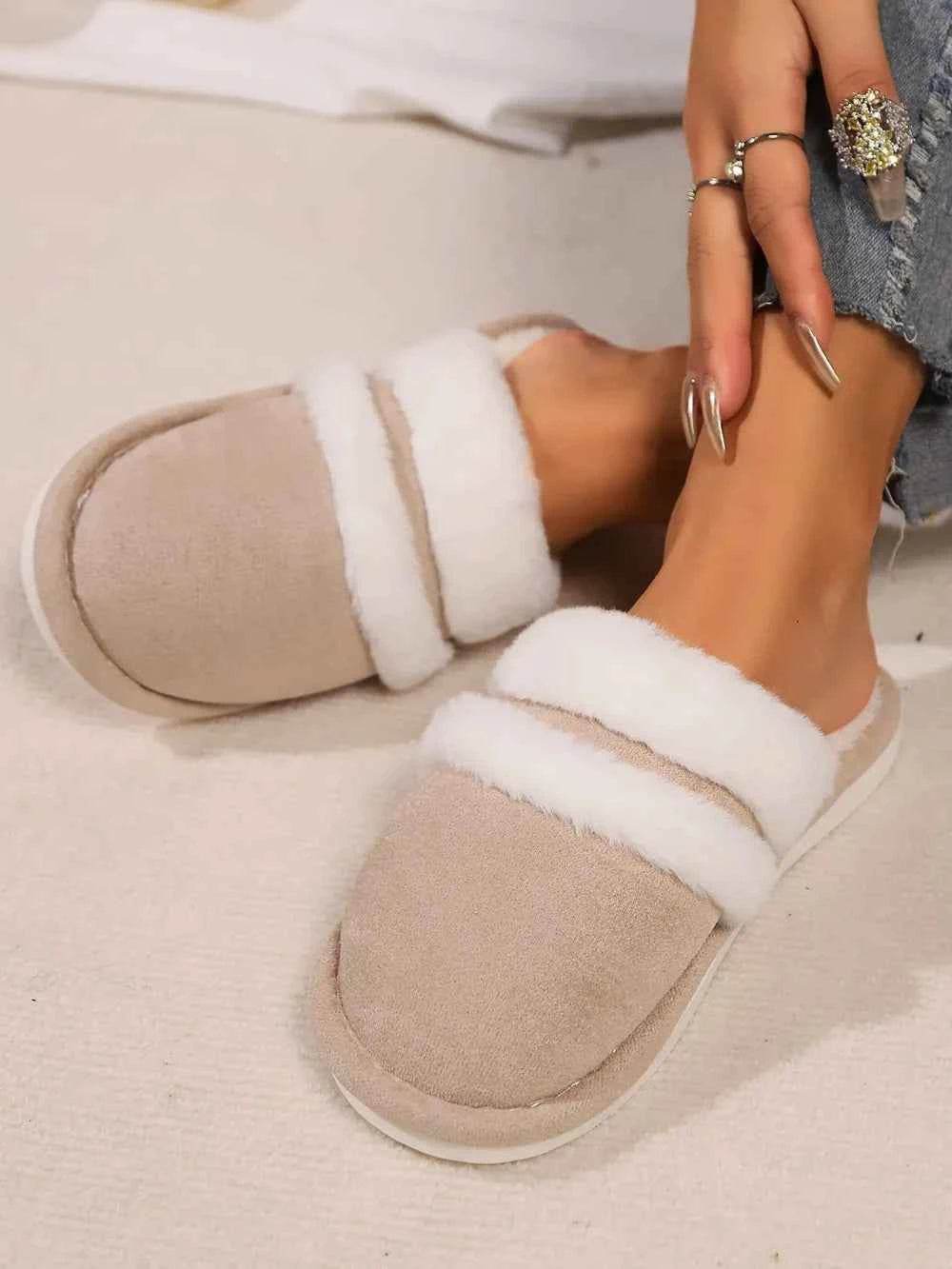 Contrast Faux Fur Round Toe Slippers for a perfect OOTD – dress to impress outfits from Amexza