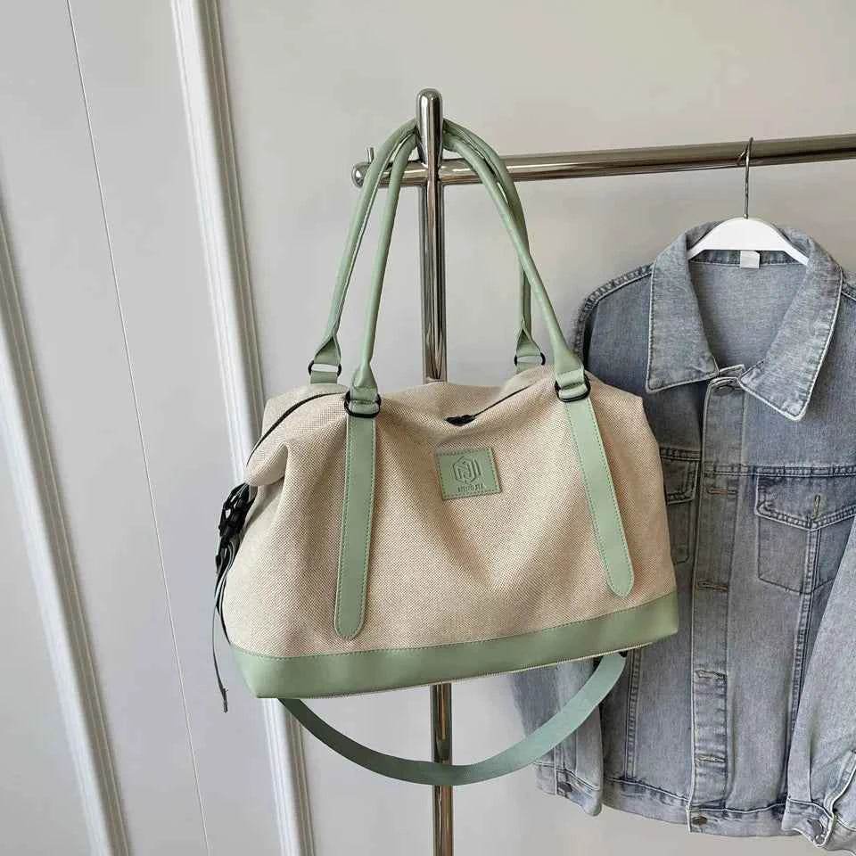 Contrast Travel Bag Gum Leaf One Size for a perfect OOTD – dress to impress outfits from Amexza