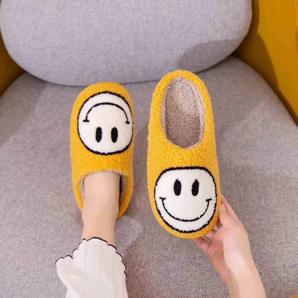 Melody Smiley Face Slippers YELLOW WHITE for a perfect OOTD – dress to impress outfits from Amexza