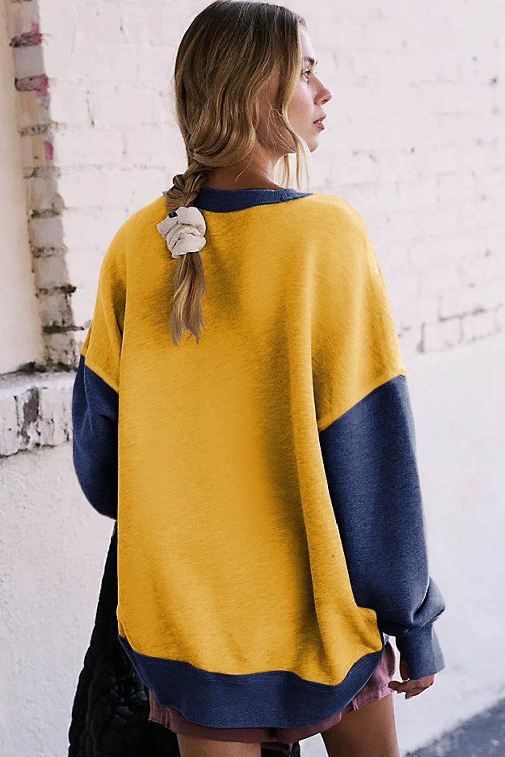 Color Block Round Neck Long Sleeve Sweatshirt for a perfect OOTD – dress to impress outfits from Amexza