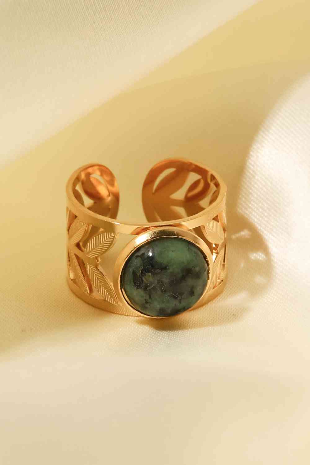 18k Gold Plated Malachite Leaf Ring for a perfect OOTD – dress to impress outfits from Amexza