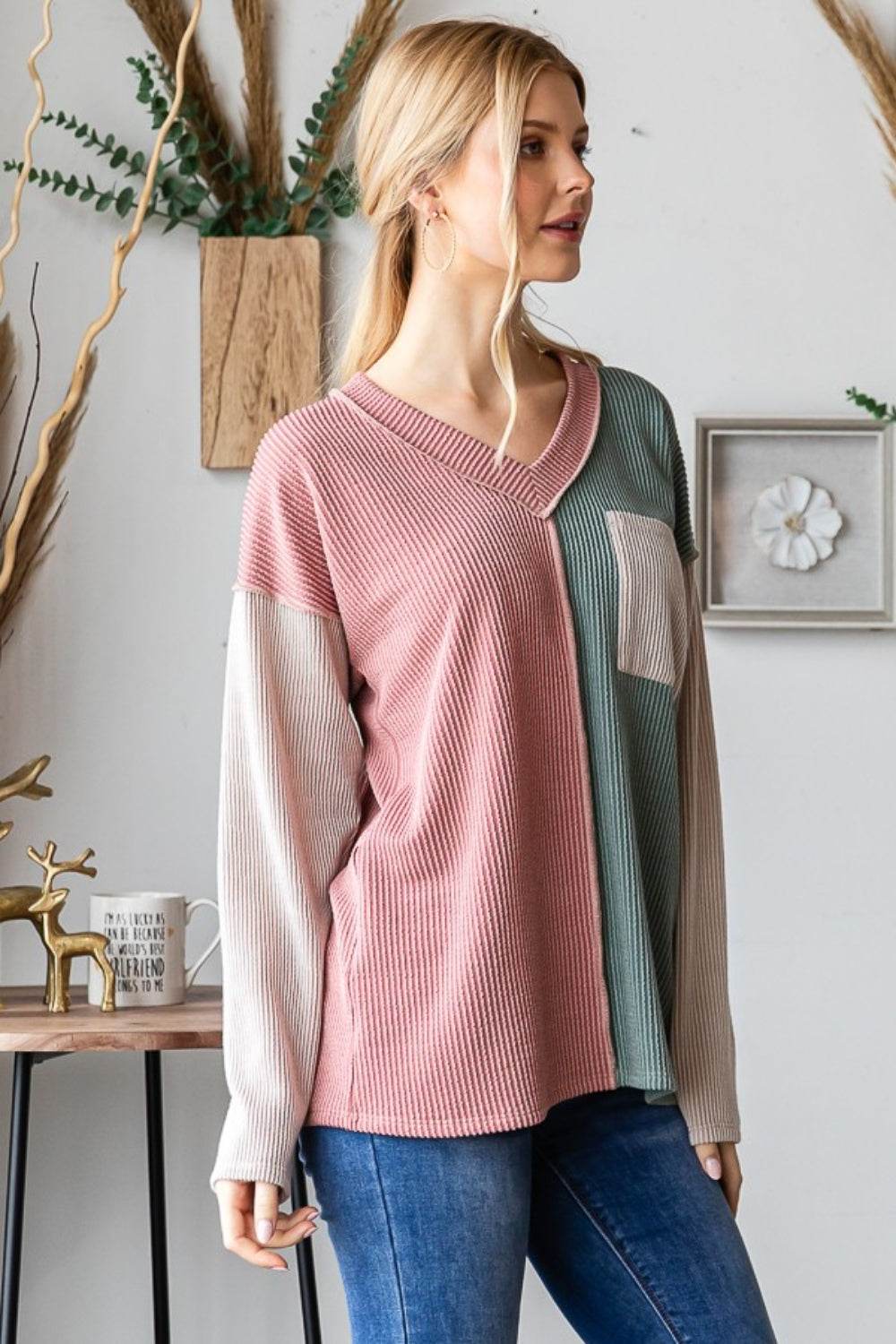 Heimish Color Block Exposed Seam Ribbed T-Shirt for a perfect OOTD – dress to impress outfits from Amexza