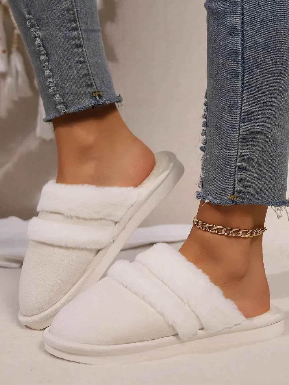 Contrast Faux Fur Round Toe Slippers for a perfect OOTD – dress to impress outfits from Amexza