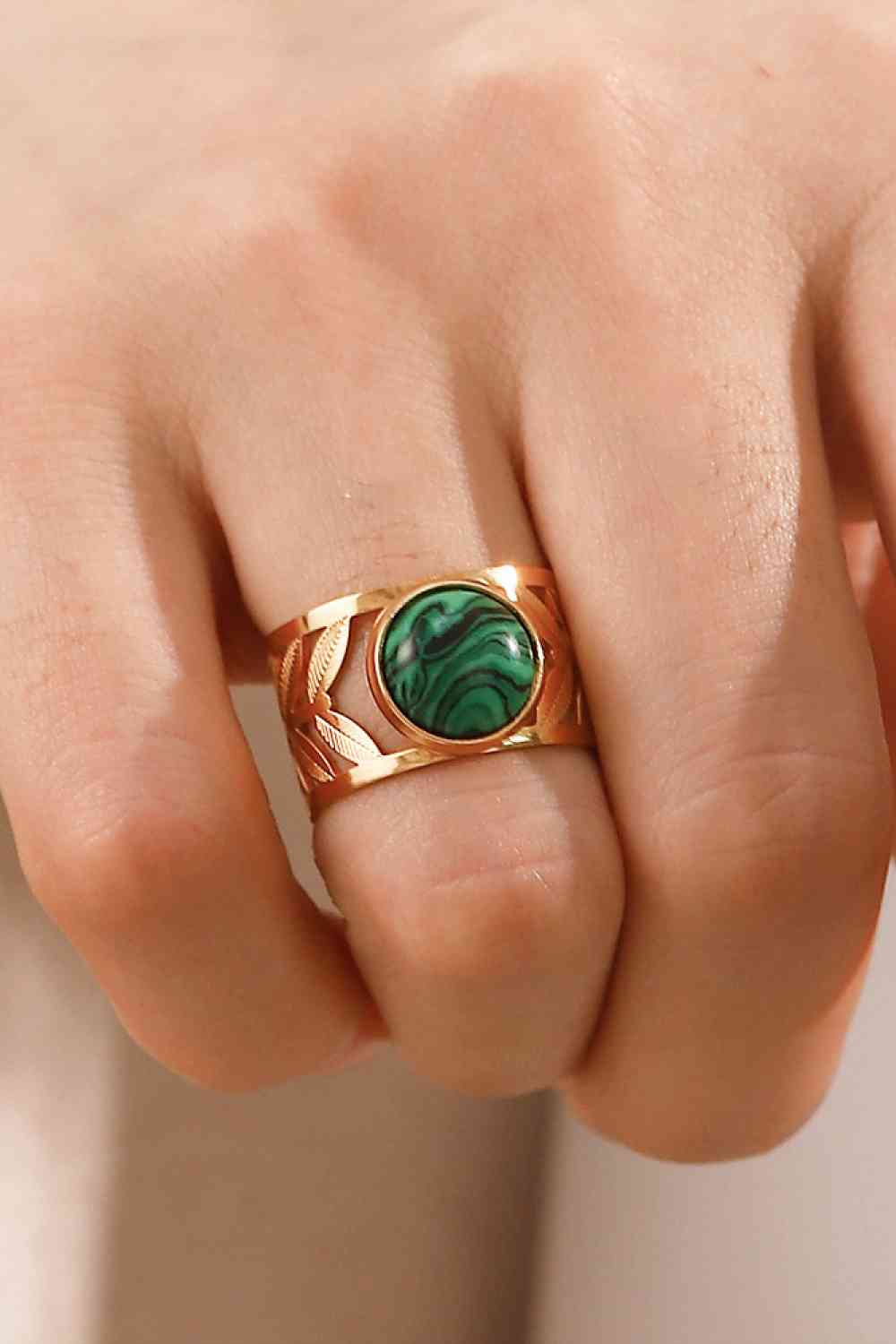 18k Gold Plated Malachite Leaf Ring for a perfect OOTD – dress to impress outfits from Amexza