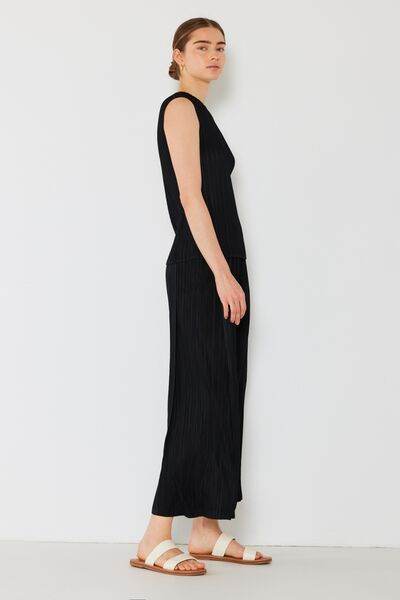 Marina West Swim Pleated Wide-Leg Pants with Side Pleat Detail for a perfect OOTD – dress to impress outfits from Amexza