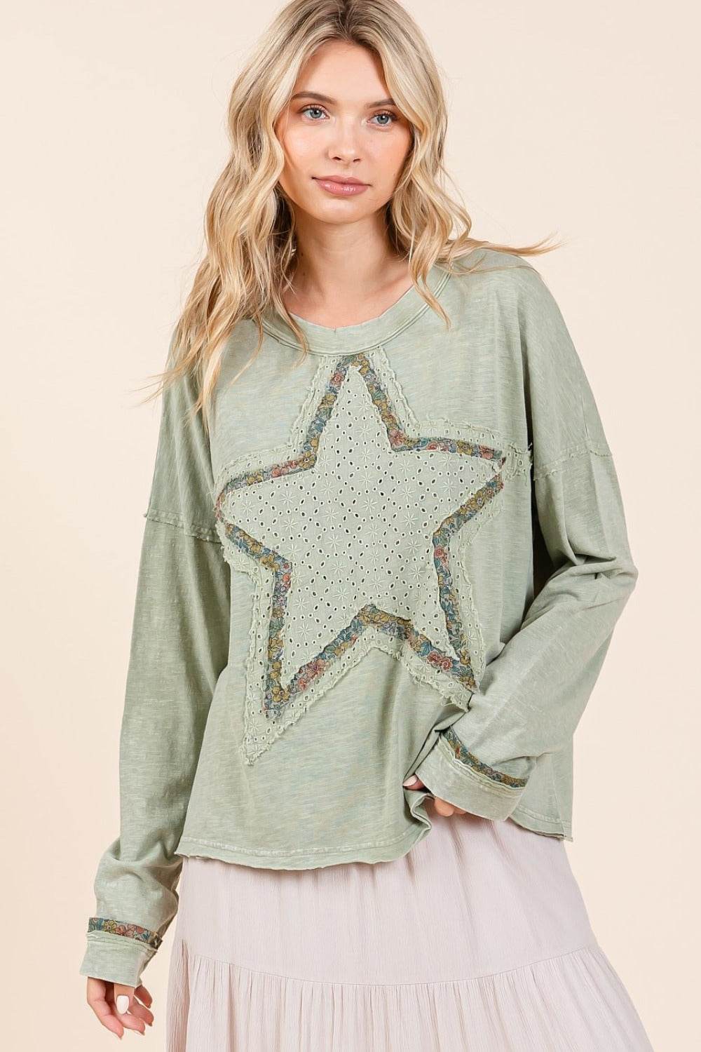 Mittoshop Mineral Wash Star Patch Long Sleeve T-Shirt for a perfect OOTD – dress to impress outfits from Amexza