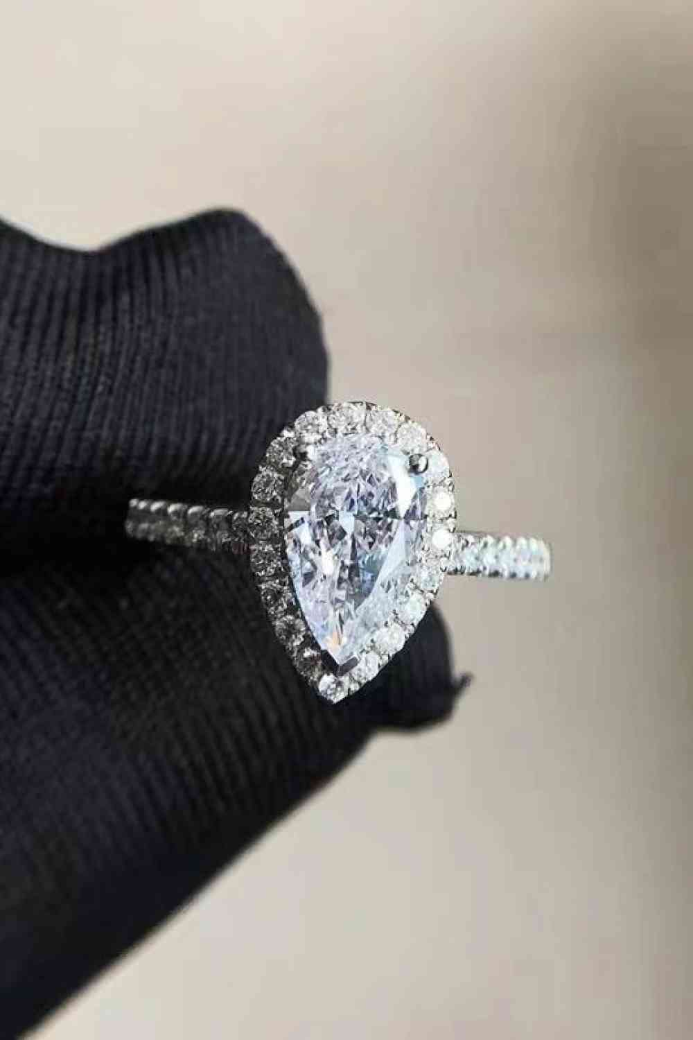 2 Carat Moissanite Teardrop Cluster Ring for a perfect OOTD – dress to impress outfits from Amexza