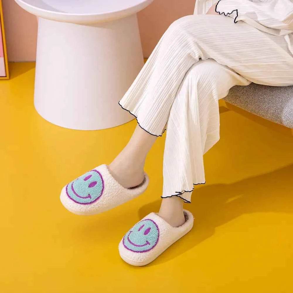 Melody Smiley Face Slippers for a perfect OOTD – dress to impress outfits from Amexza