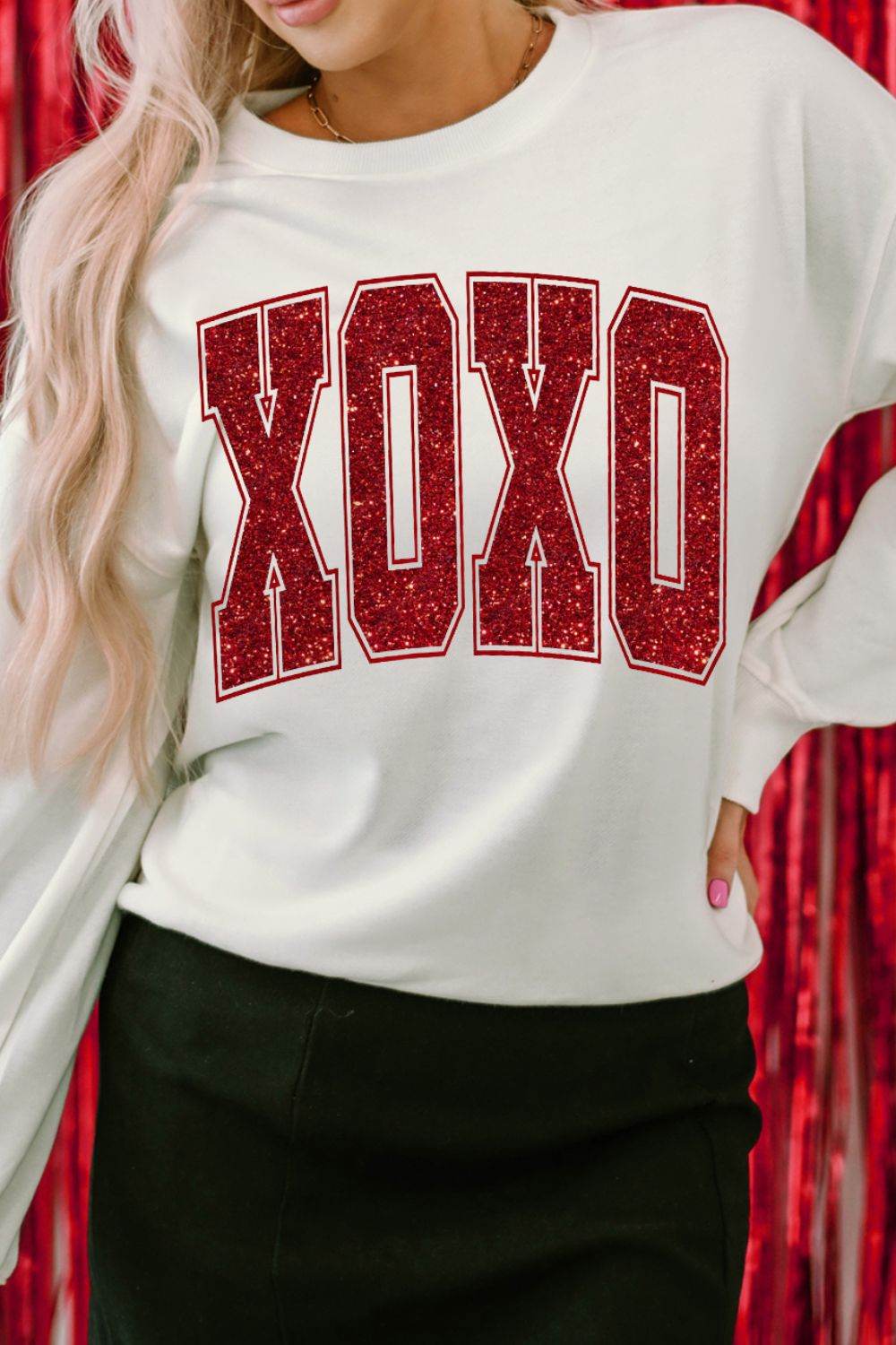 Valentine’s Day XOXO Glitter Round Neck Sweatshirt for a perfect OOTD – dress to impress outfits from Amexza