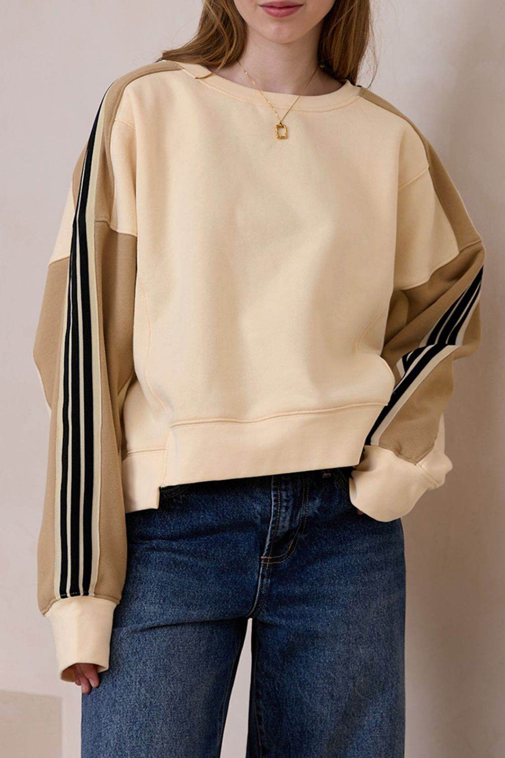 Contrast Round Neck Long Sleeve Sweatshirt - Amexza