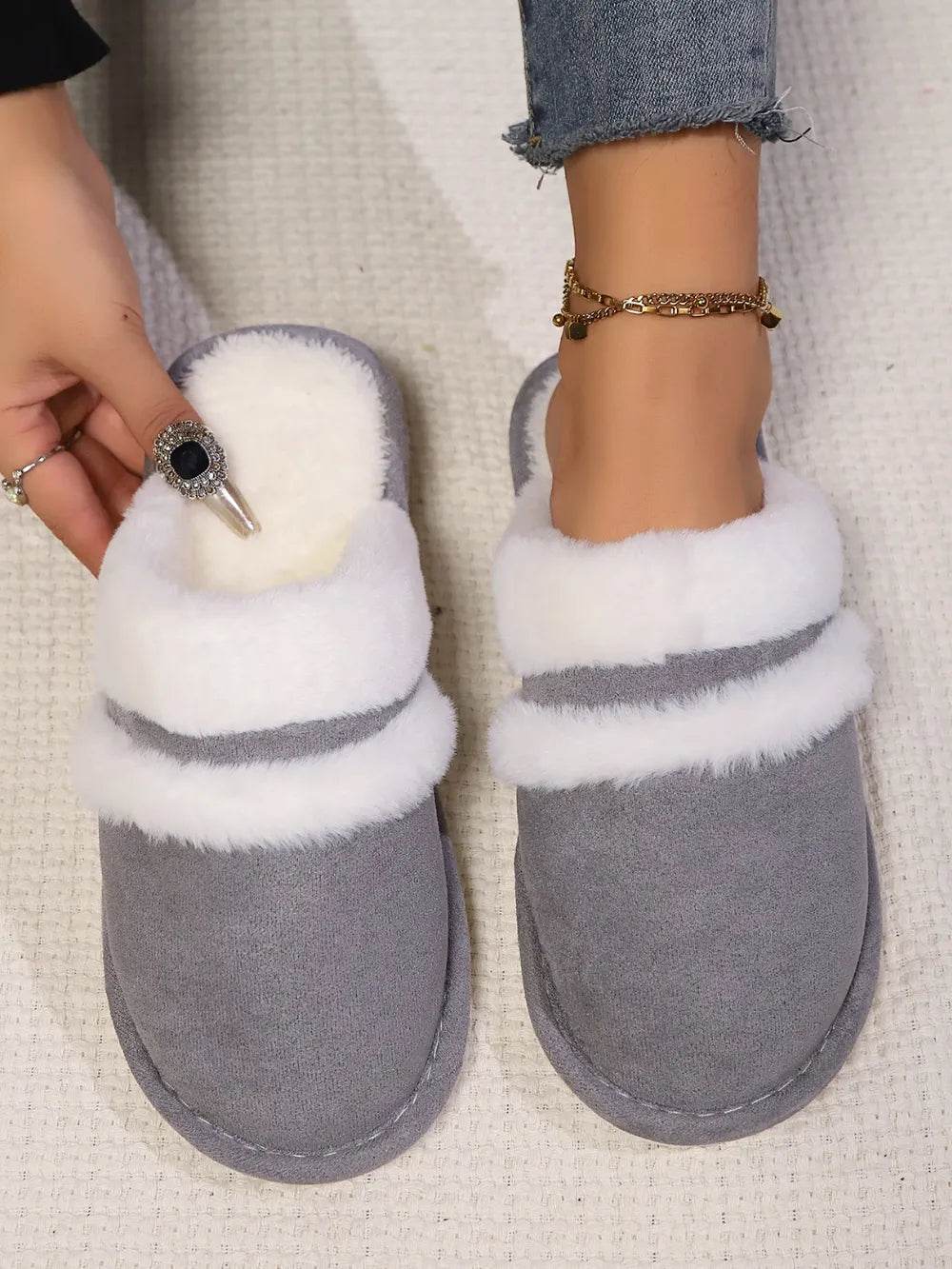 Contrast Faux Fur Round Toe Slippers for a perfect OOTD – dress to impress outfits from Amexza