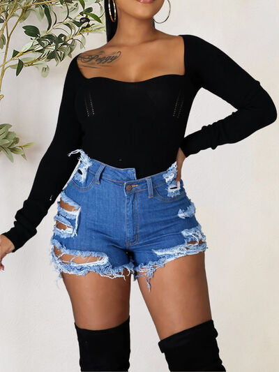 Distressed Raw Hem Denim Shorts with Pockets for a perfect OOTD – dress to impress outfits from Amexza