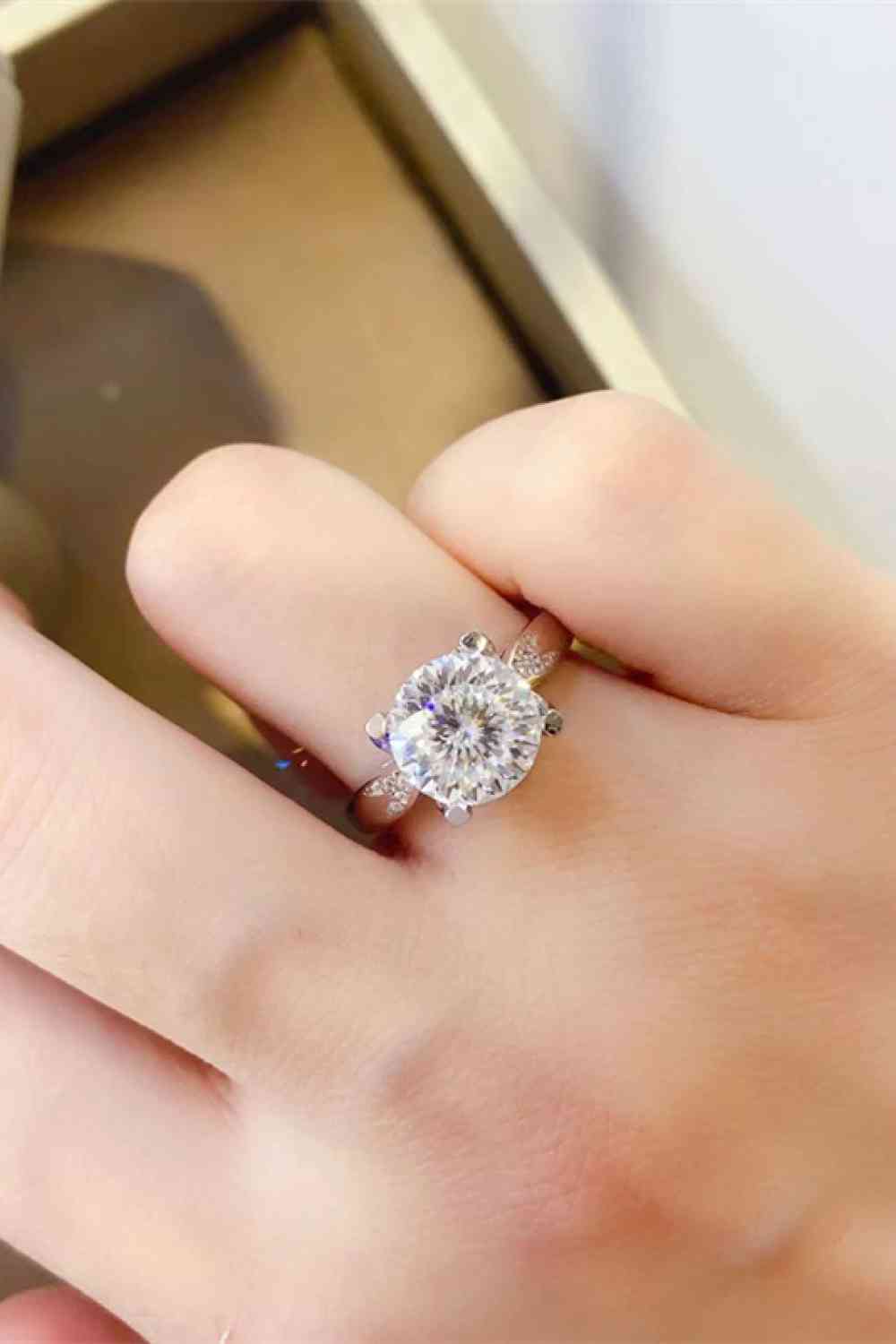 2 Carat Moissanite 925 Sterling Silver Ring for a perfect OOTD – dress to impress outfits from Amexza