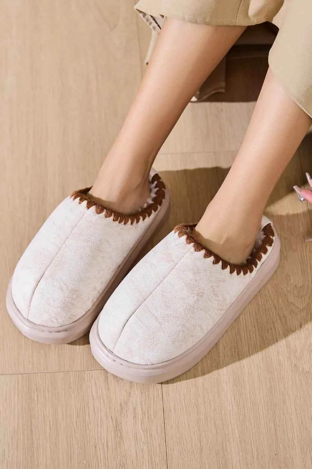 Thermal Round Toe Platform Slippers Beige for a perfect OOTD – dress to impress outfits from Amexza