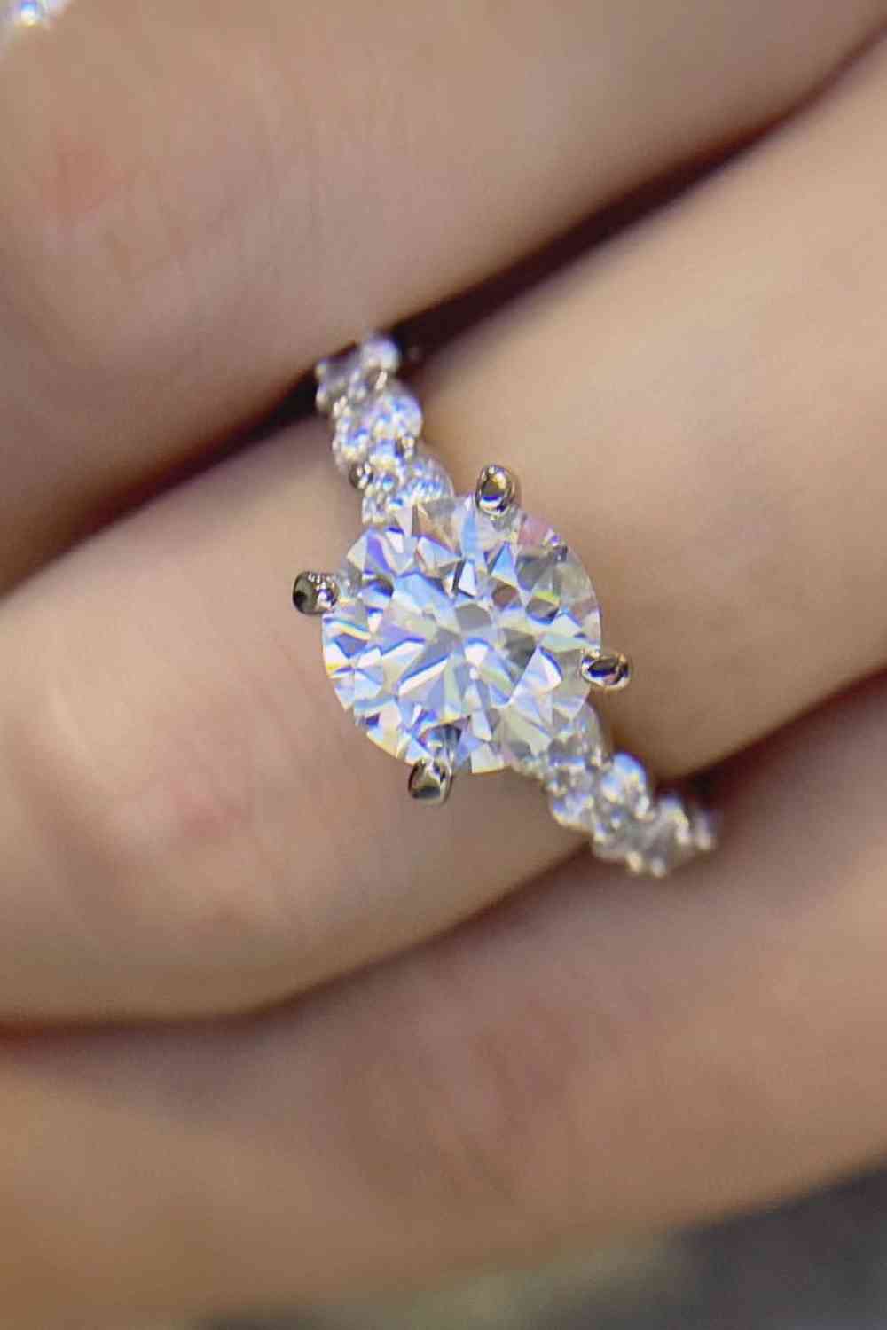 2 Carat 4-Prong Moissanite Ring for a perfect OOTD – dress to impress outfits from Amexza