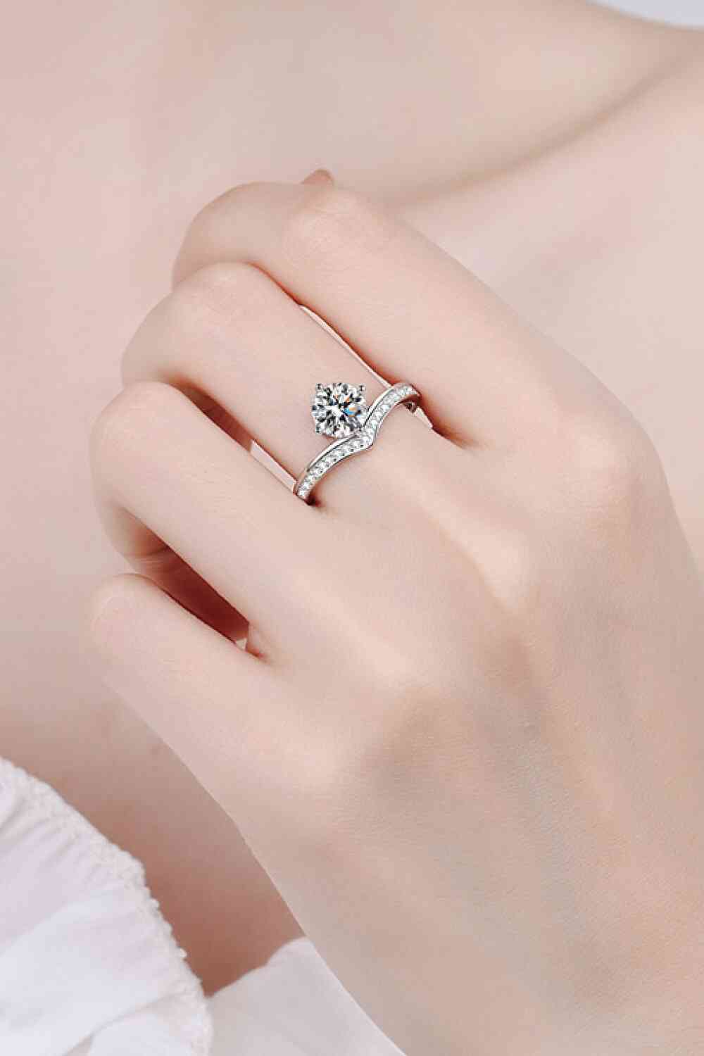 925 Sterling Silver Ring with 1 Carat Moissanite for a perfect OOTD – dress to impress outfits from Amexza