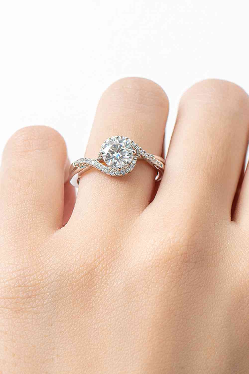 1 Carat Moissanite Crisscross Ring for a perfect OOTD – dress to impress outfits from Amexza