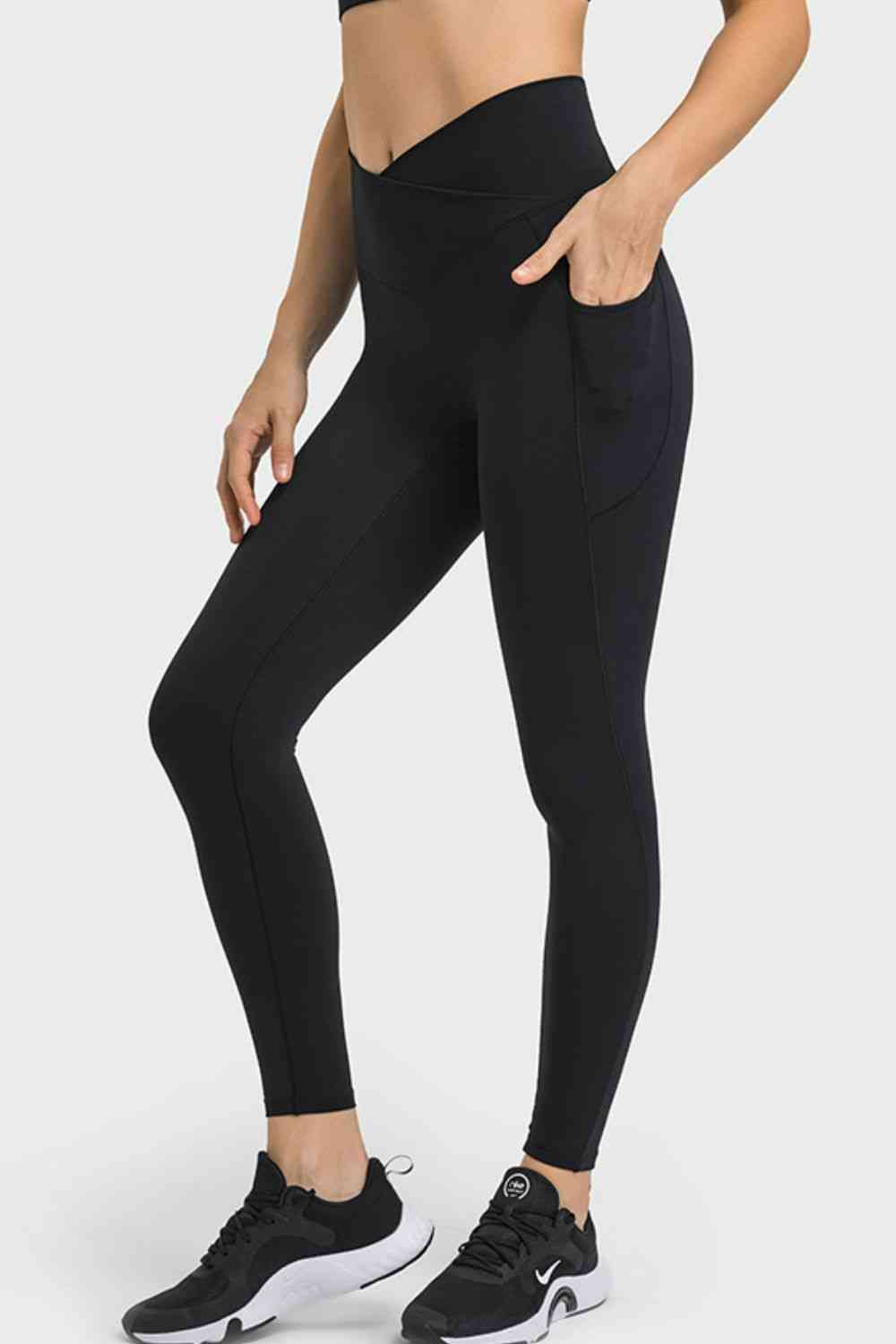 Millennia V-Waist Yoga Leggings with Pockets Black for a perfect OOTD – dress to impress outfits from Amexza