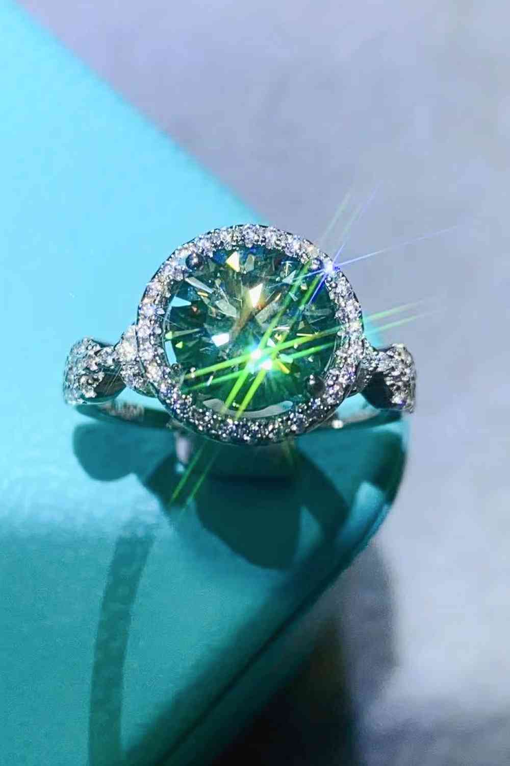 2 Carat Moissanite Emerald Green Ring for a perfect OOTD – dress to impress outfits from Amexza