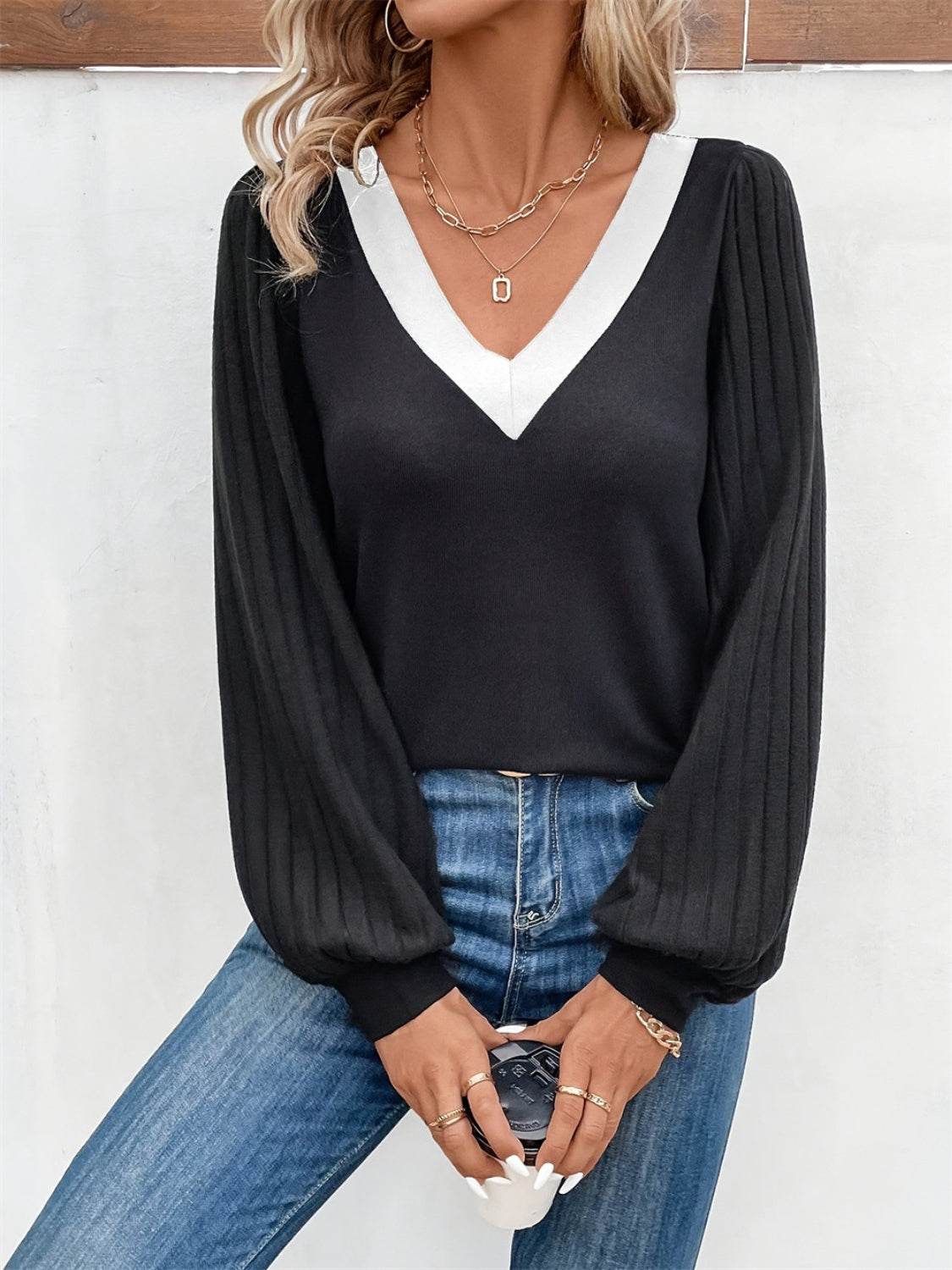 Contrast V-Neck Long Sleeve T-Shirt for a perfect OOTD – dress to impress outfits from Amexza