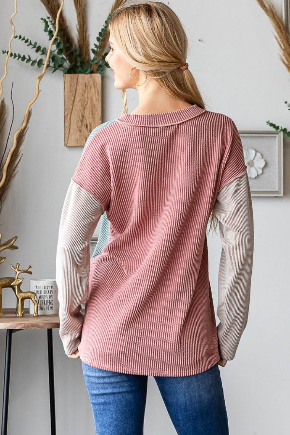 Heimish Color Block Exposed Seam Ribbed T-Shirt for a perfect OOTD – dress to impress outfits from Amexza