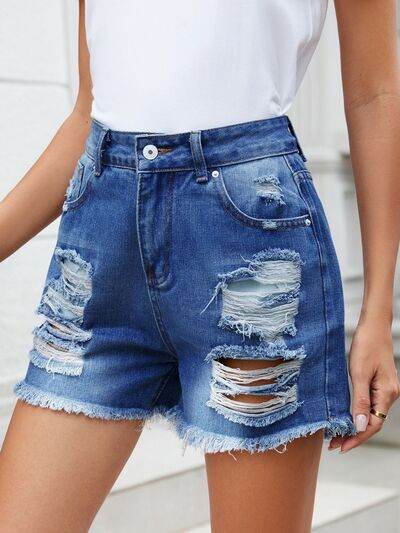 Distressed Raw Hem Denim Shorts Medium for a perfect OOTD – dress to impress outfits from Amexza