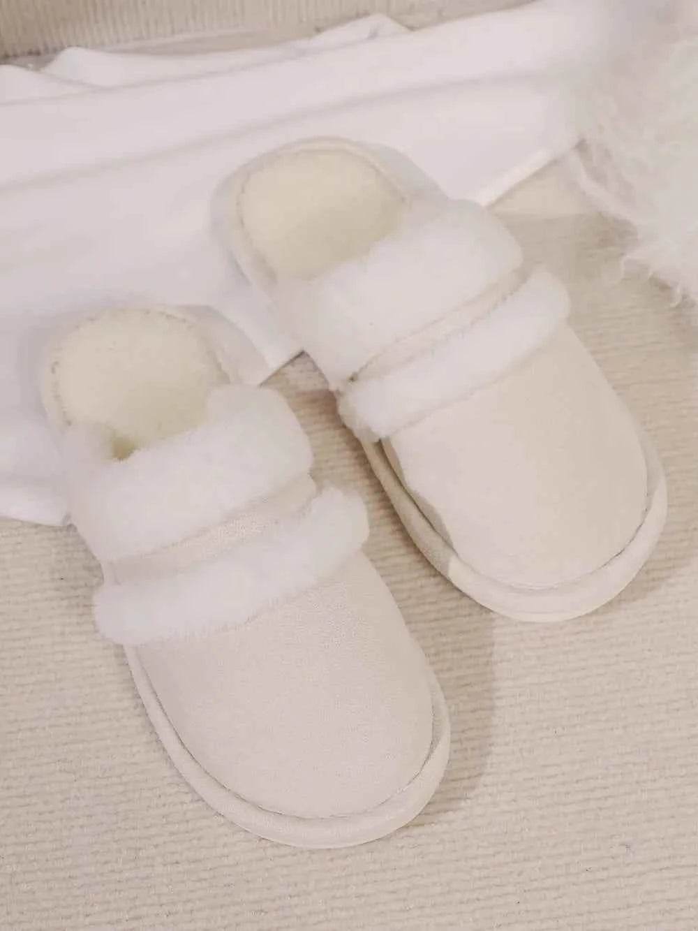 Contrast Faux Fur Round Toe Slippers for a perfect OOTD – dress to impress outfits from Amexza