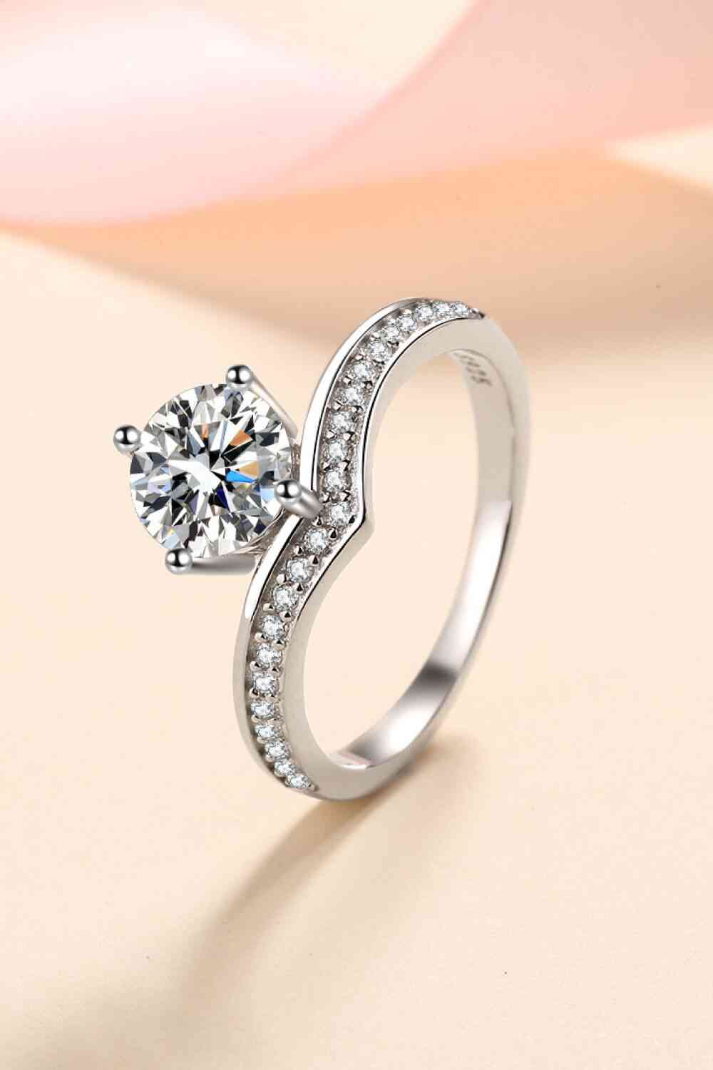 925 Sterling Silver Ring with 1 Carat Moissanite for a perfect OOTD – dress to impress outfits from Amexza