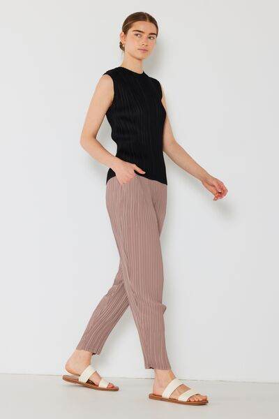 Marina West Swim Pleated Relaxed-Fit Slight Drop Crotch Jogger for a perfect OOTD – dress to impress outfits from Amexza