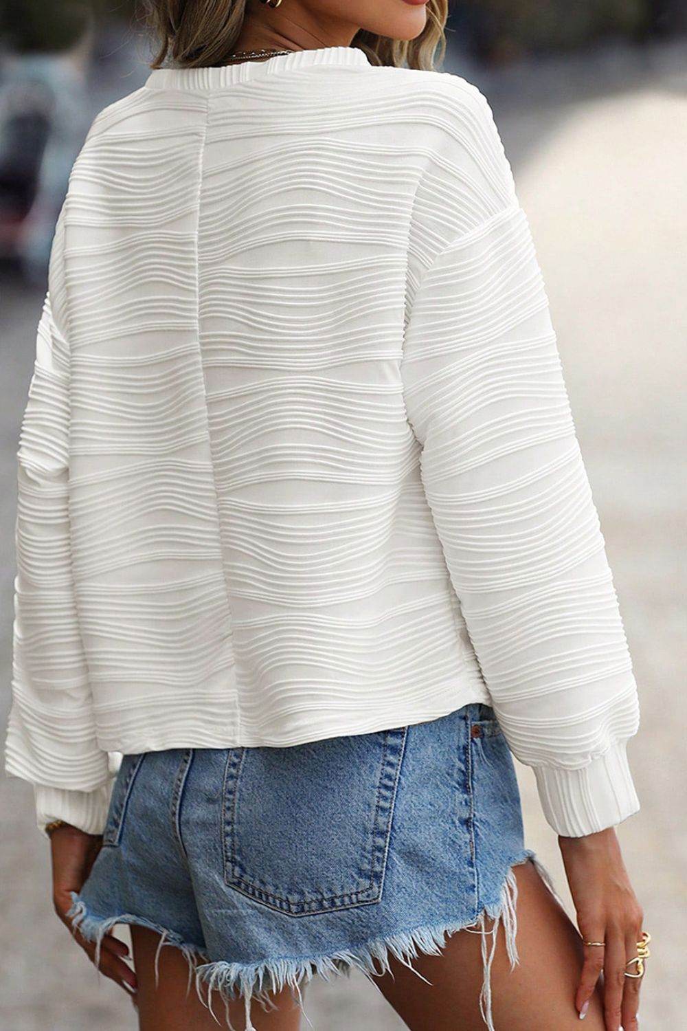 Texture Round Neck Long Sleeve Sweatshirt for a perfect OOTD – dress to impress outfits from Amexza