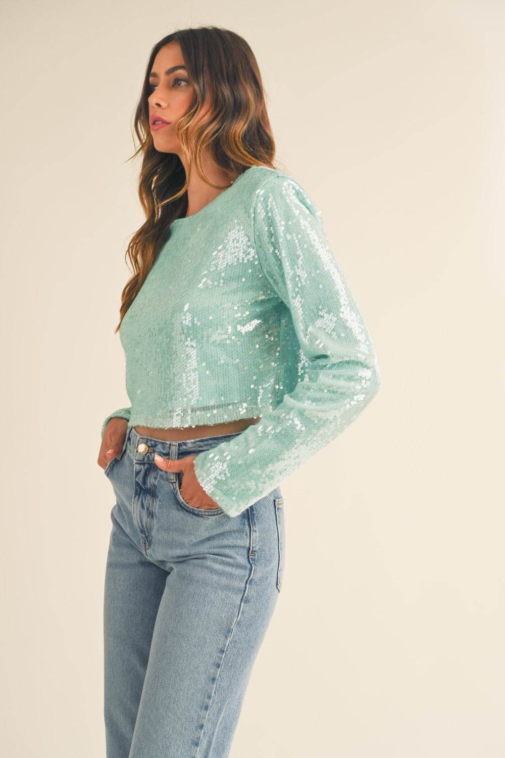 MABLE Shoulder Padded Sequin Crop Top for a perfect OOTD – dress to impress outfits from Amexza