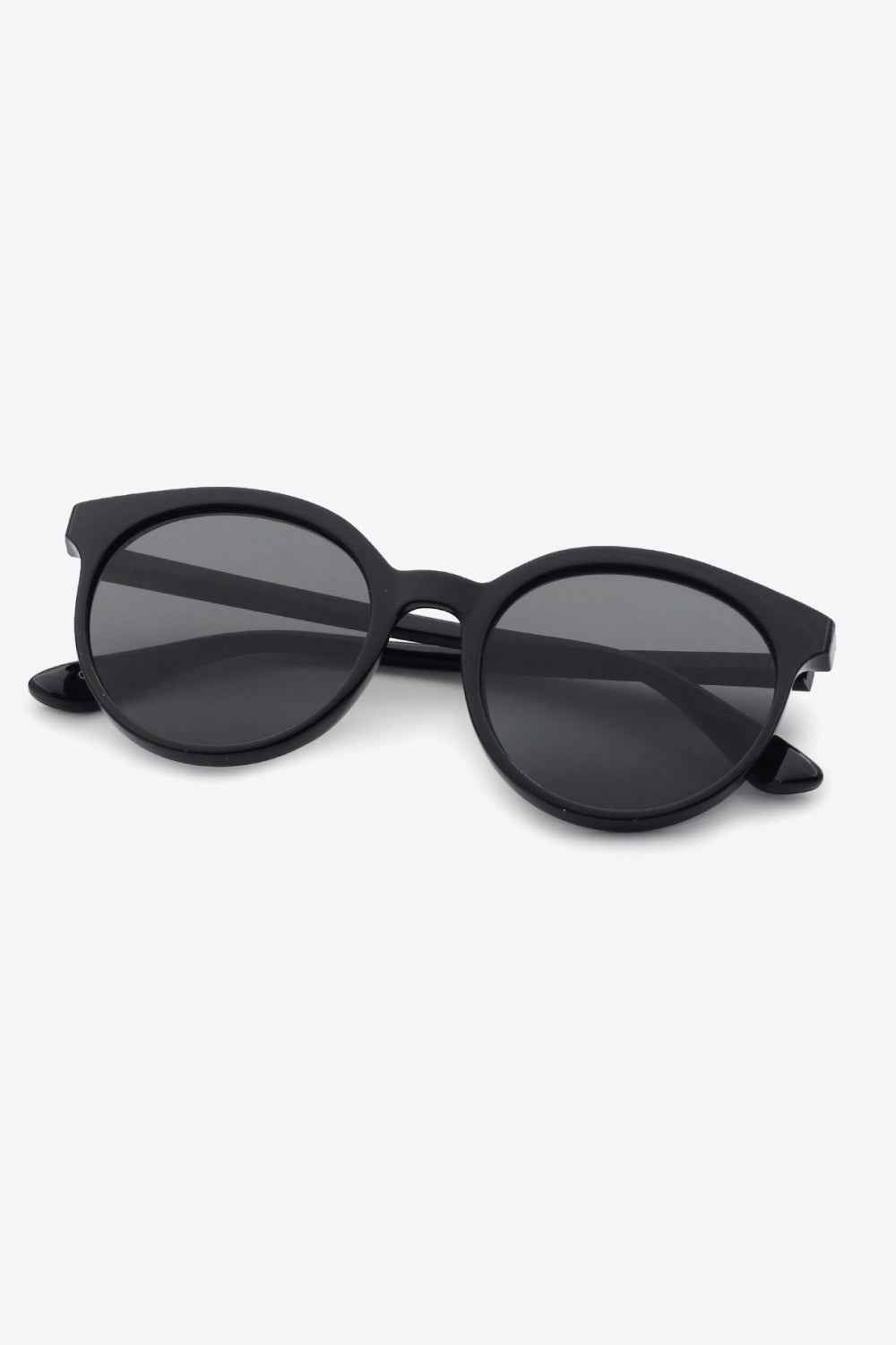 Round Full Rim Polycarbonate Frame Sunglasses for a perfect OOTD – dress to impress outfits from Amexza