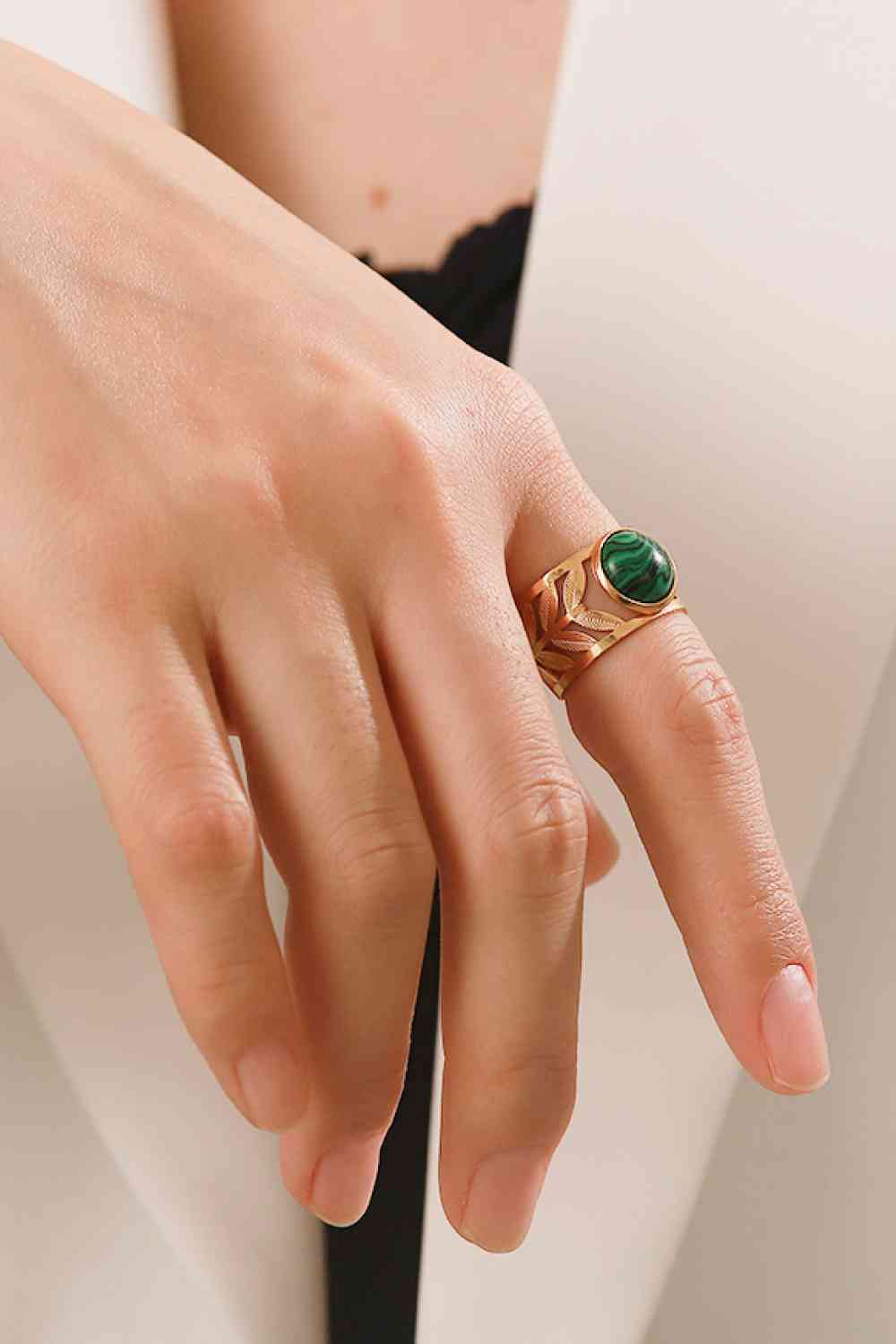 18k Gold Plated Malachite Leaf Ring for a perfect OOTD – dress to impress outfits from Amexza