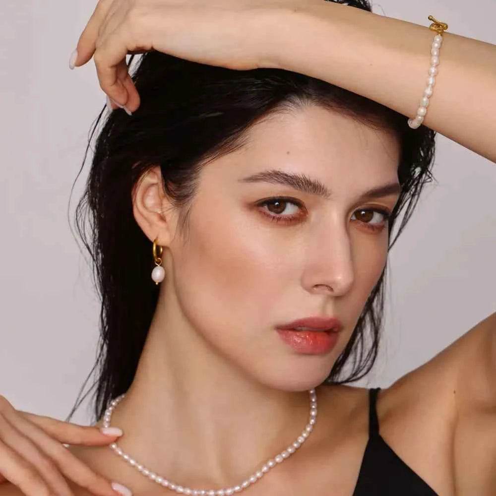 Pearl Necklace, Bracelet and Earrings 4-Piece Jewelry Set for a perfect OOTD – dress to impress outfits from Amexza