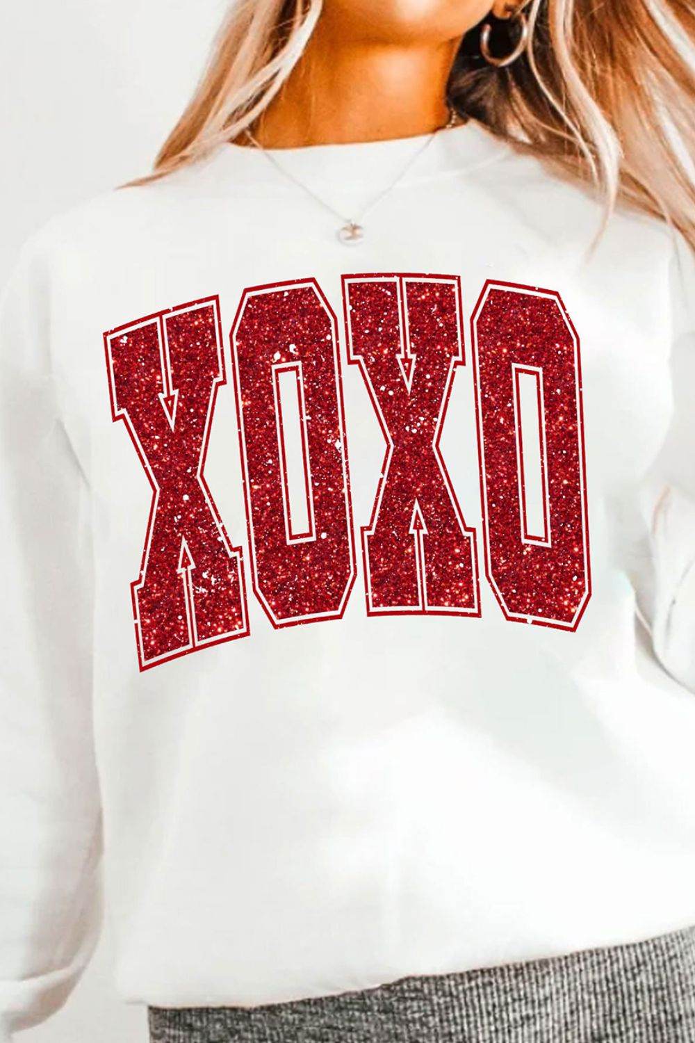 Valentine’s Day XOXO Glitter Round Neck Sweatshirt for a perfect OOTD – dress to impress outfits from Amexza