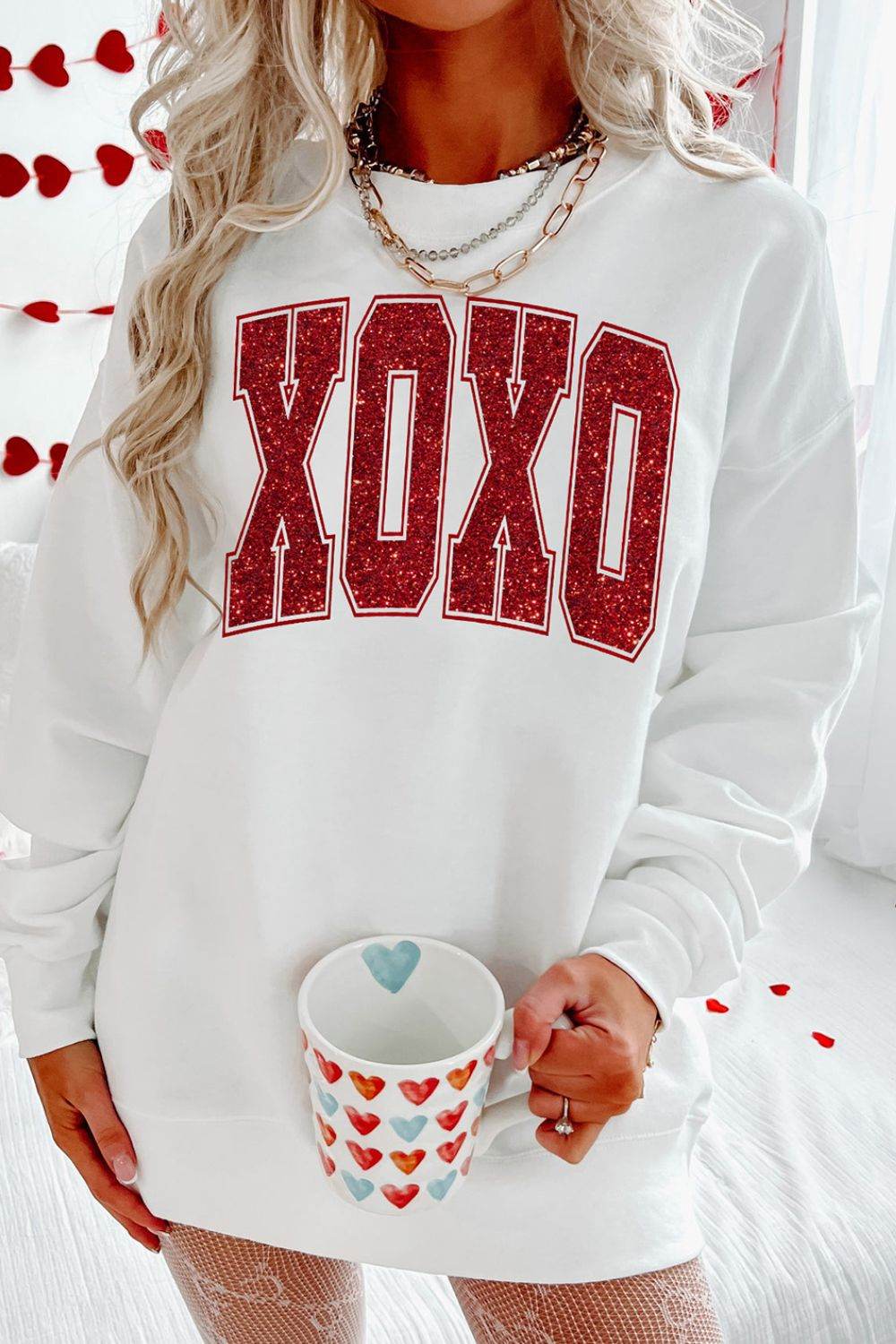 Valentine’s Day XOXO Glitter Round Neck Sweatshirt White for a perfect OOTD – dress to impress outfits from Amexza