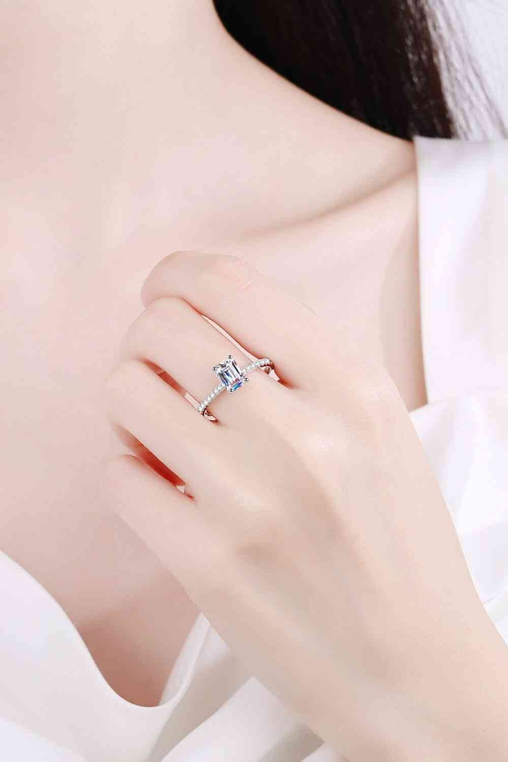 925 Sterling Silver Ring with Moissanite for a perfect OOTD – dress to impress outfits from Amexza