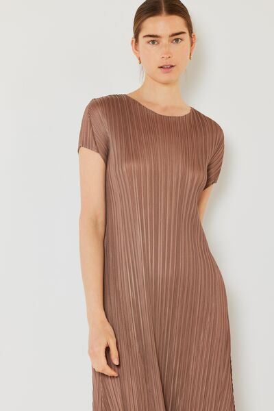 Marina West Swim Pleated Cap Sleeve A-Line Dress for a perfect OOTD – dress to impress outfits from Amexza