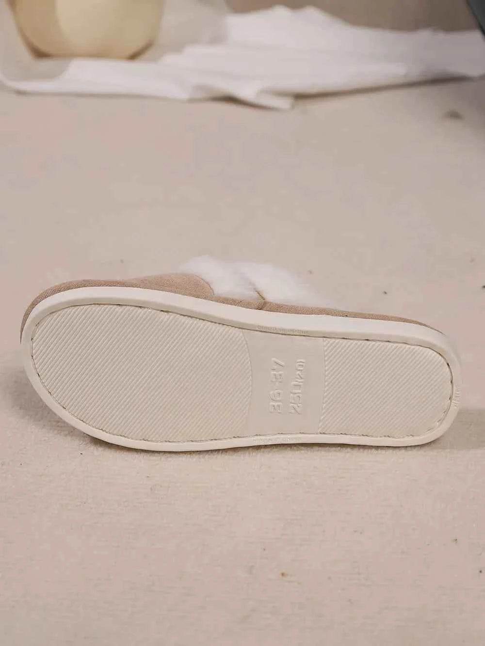 Contrast Faux Fur Round Toe Slippers for a perfect OOTD – dress to impress outfits from Amexza