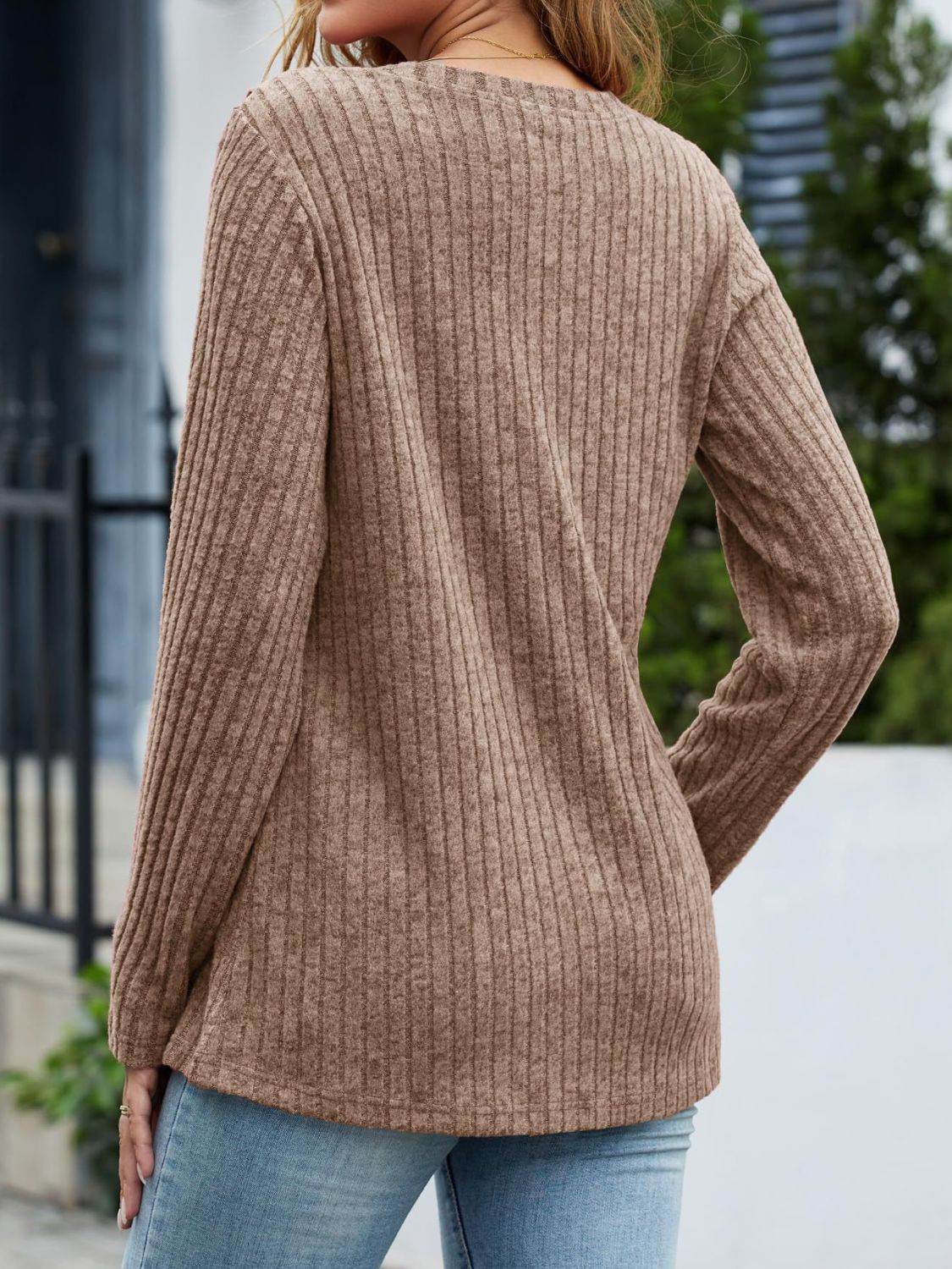 V-Neck Long Sleeve T-Shirt for a perfect OOTD – dress to impress outfits from Amexza