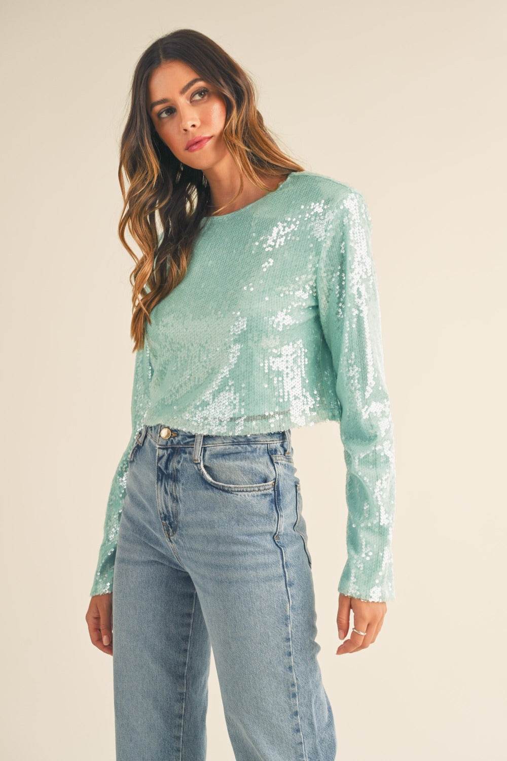 MABLE Shoulder Padded Sequin Crop Top for a perfect OOTD – dress to impress outfits from Amexza