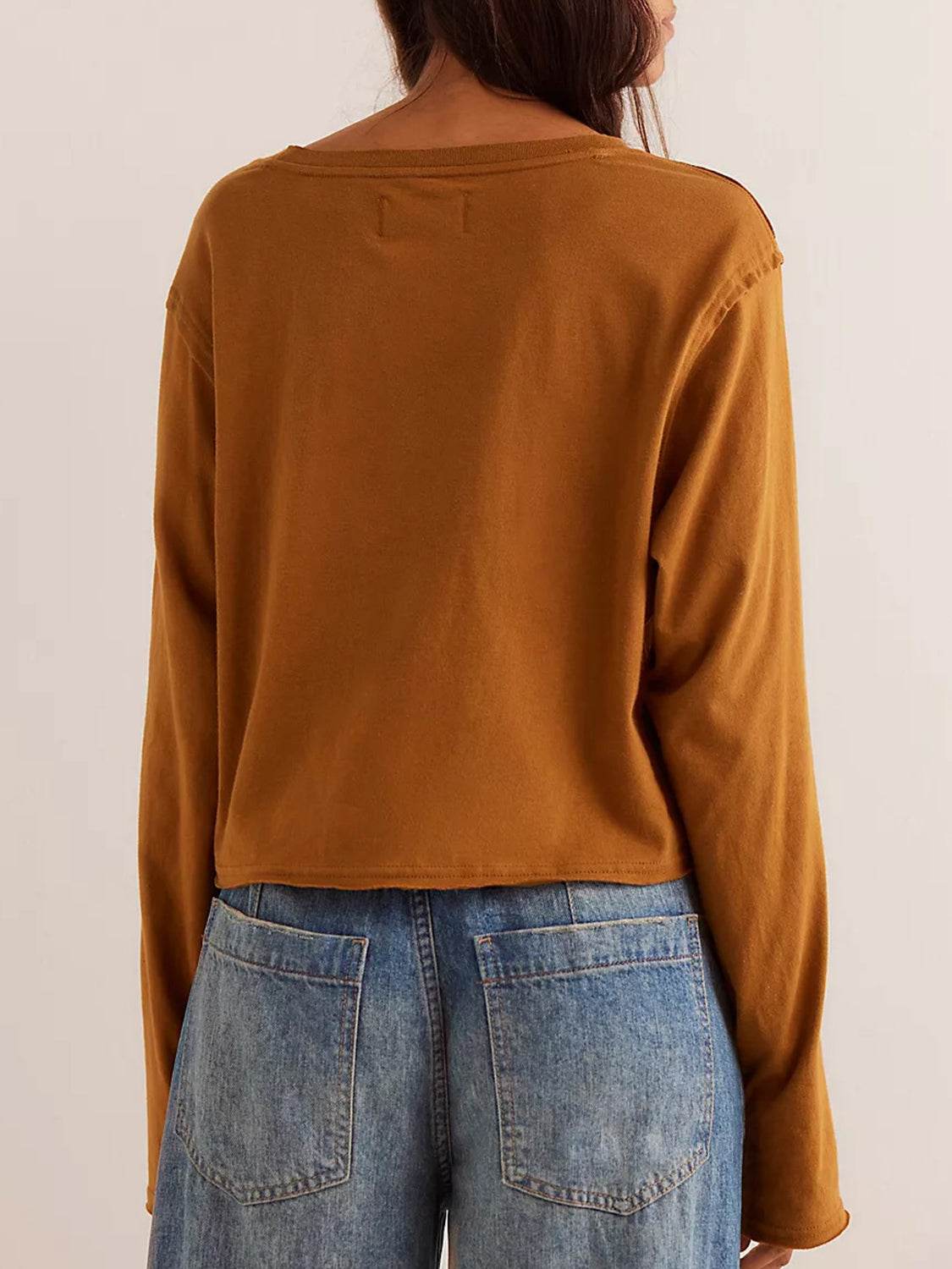 Round Neck Long Sleeve Cropped T-Shirt for a perfect OOTD – dress to impress outfits from Amexza