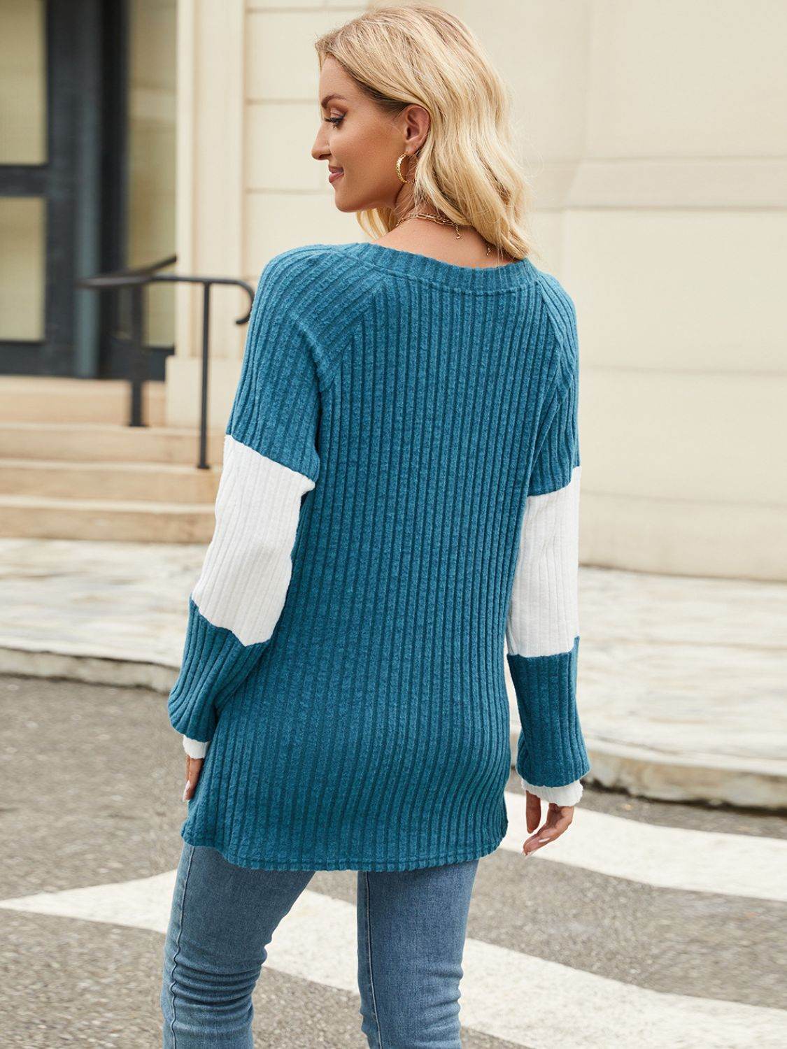 Contrast V-Neck Long Sleeve T-Shirt for a perfect OOTD – dress to impress outfits from Amexza