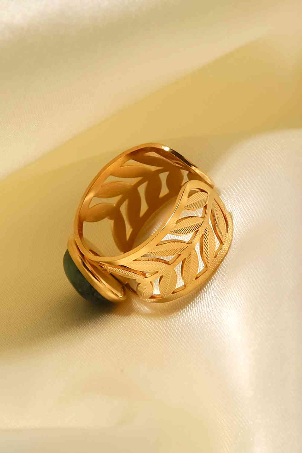 18k Gold Plated Malachite Leaf Ring for a perfect OOTD – dress to impress outfits from Amexza